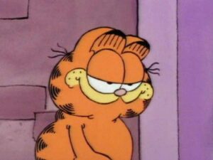 El irónico y amante de la lasaña, Garfield, un gato que roba corazones con su humor perezoso y su amor por la comida.